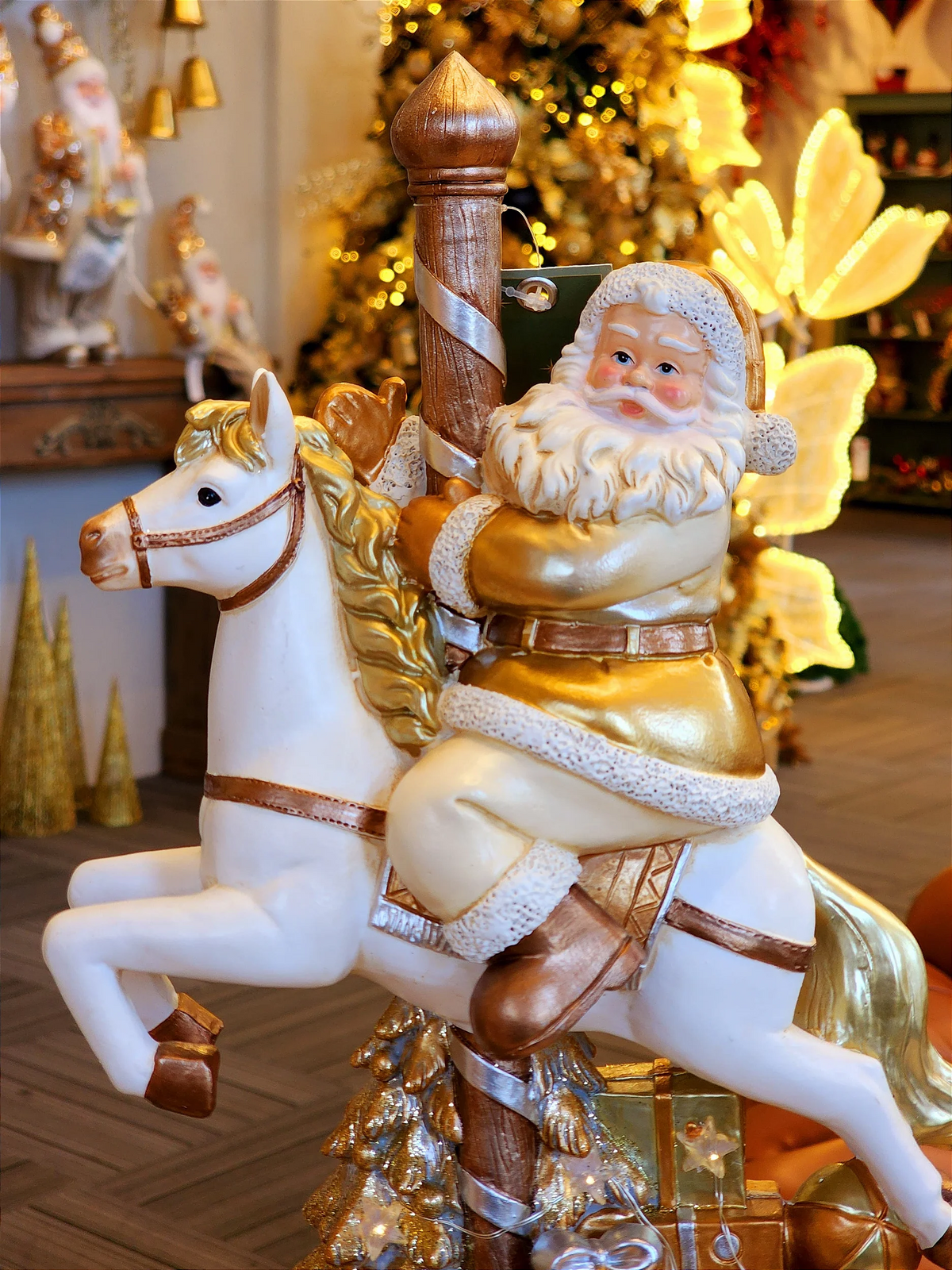 Papai Noel no carrossel dourado e Branco 32cm