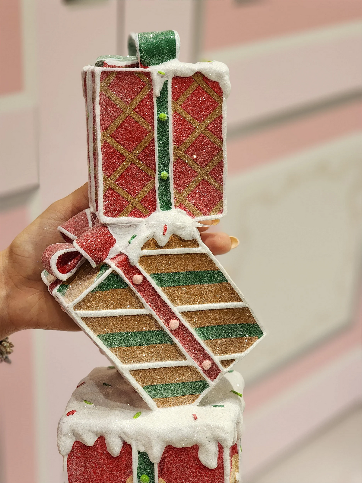 Torre de presentes em resina 36cm