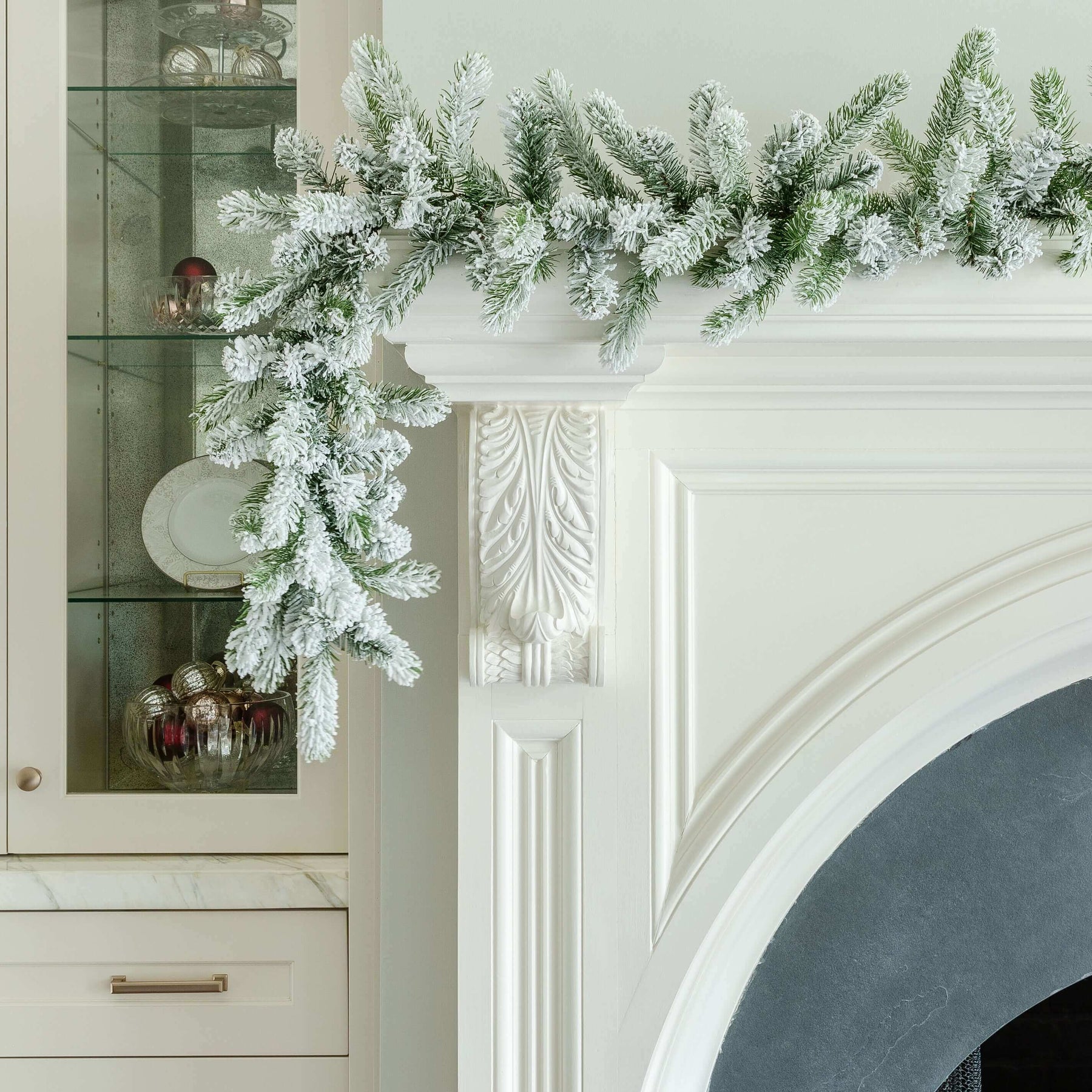 Guirlanda King Flock® de 9' x 12" com luzes LED (operada por bateria)