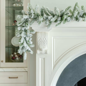 Guirlanda King Flock® de 9' x 12" com luzes LED (acionada por tomada)