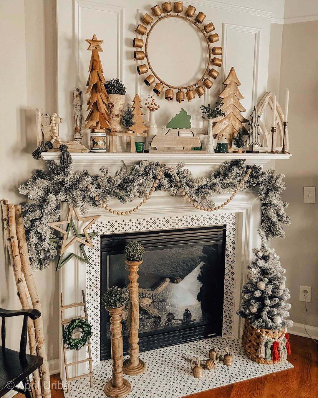 Guirlanda King Flock® de 9' x 12" com luzes LED (operada por bateria)