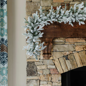 Guirlanda Queen Flock® de 9' x 12" com luzes LED (operada por bateria)