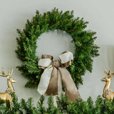 Guirlanda de abeto Yorkshire de 24" com luzes LED brancas quentes (funciona com pilhas)