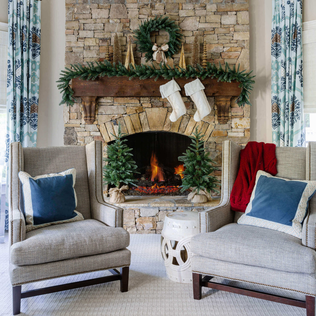 Conjunto de 4 peças da coleção King Noble Fir com luzes LED brancas quentes (funciona com pilhas)