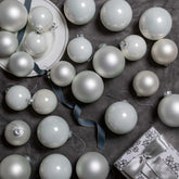 Enfeites de vidro essenciais brancos (pacote com 24)