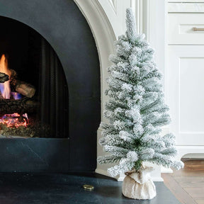 Árvore de Natal artificial de mesa King Flock® de 3 pés com 50 luzes LED brancas quentes