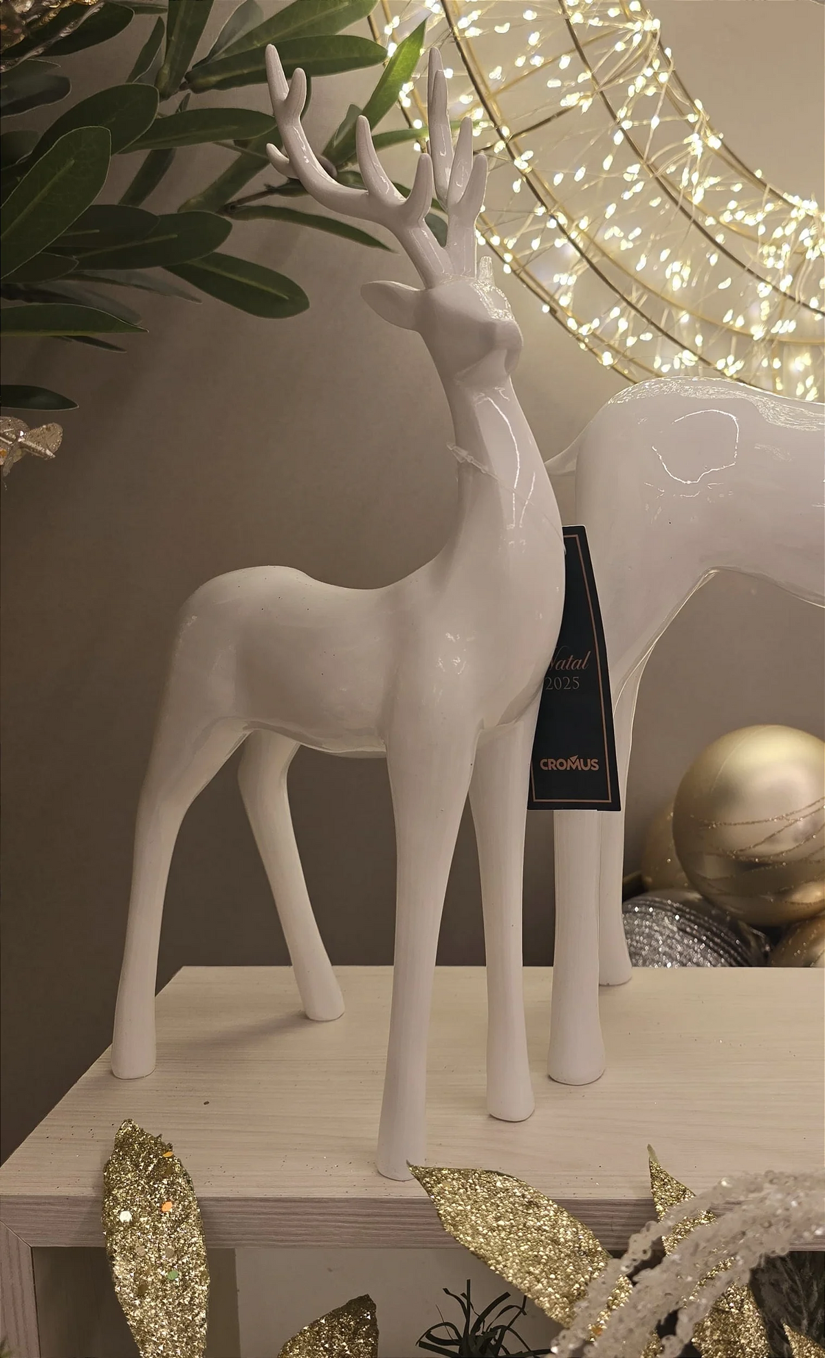 Rena em pé porcelana branca 33cm