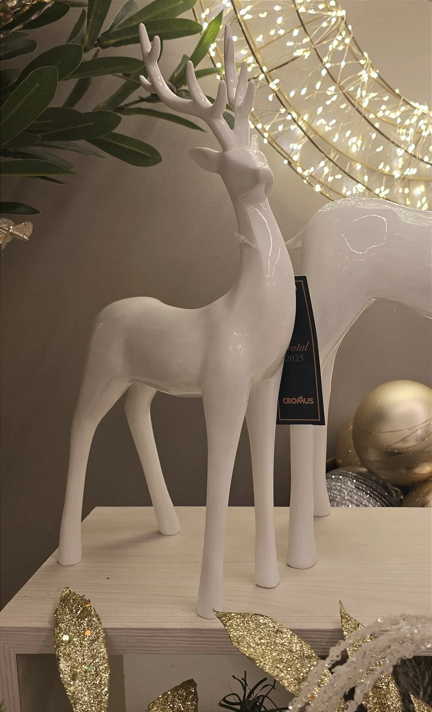 Rena em pé porcelana branca 33cm