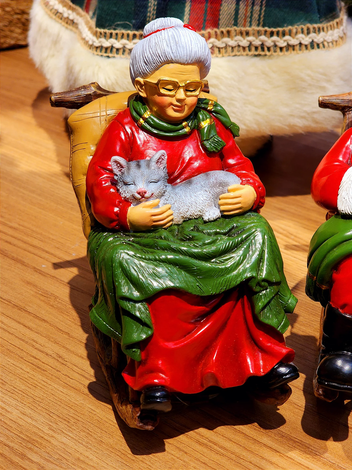 Mamãe Noel na cadeira de balanço 15,5cm