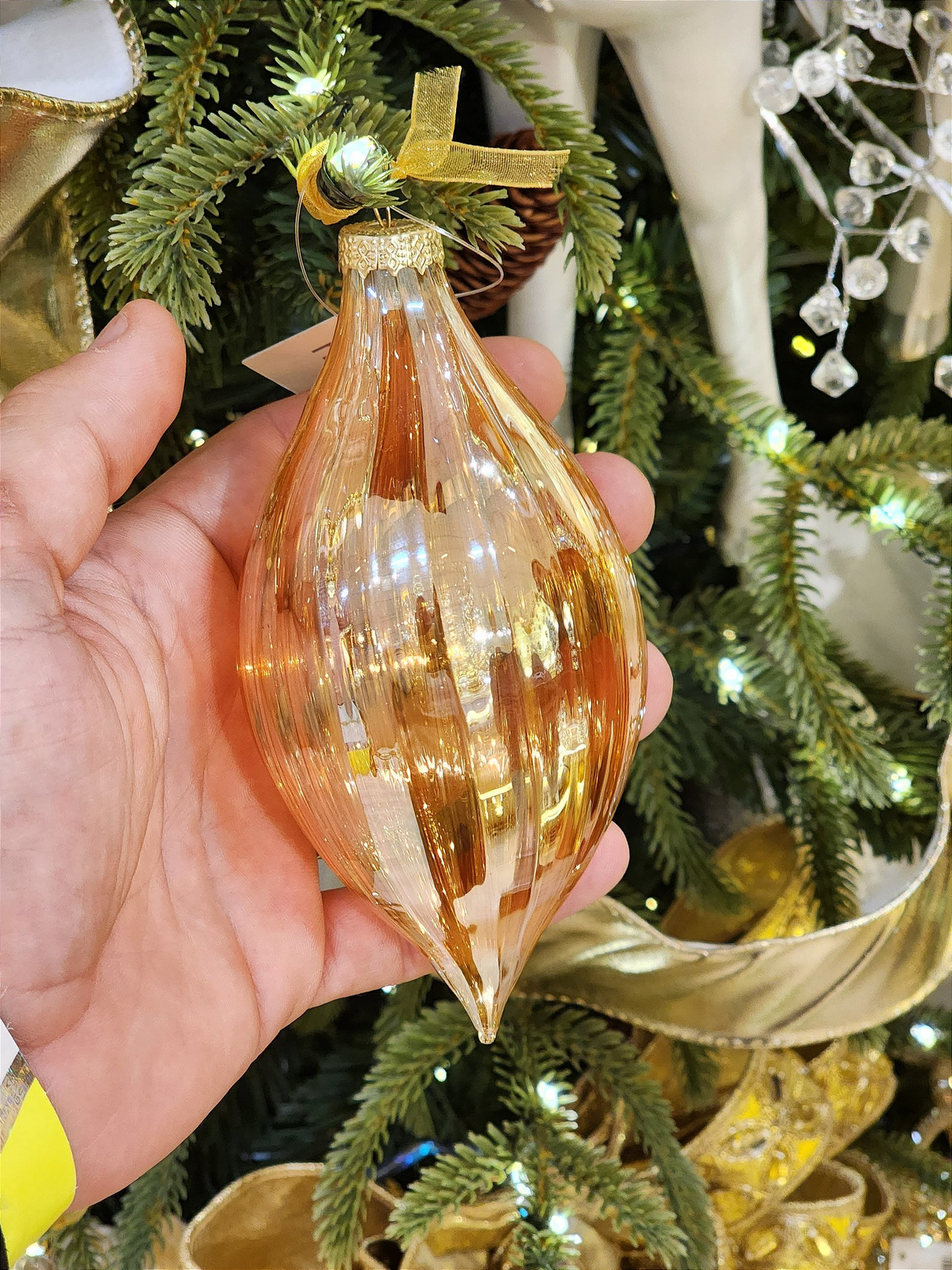 Pendente ornamento vidro soprado pino dourado 12,5cm