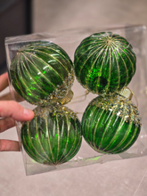 Bola decorada Verde com Ouro 10cm 4 unidades