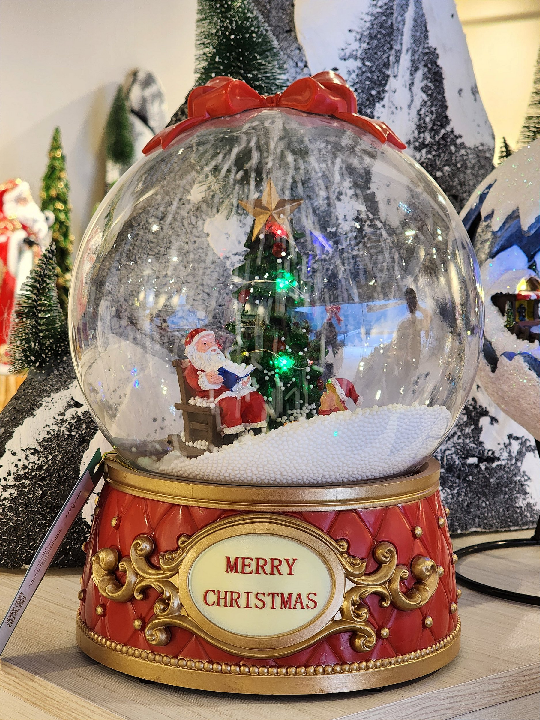 Globo de neve com Noel na poltrona 26cm