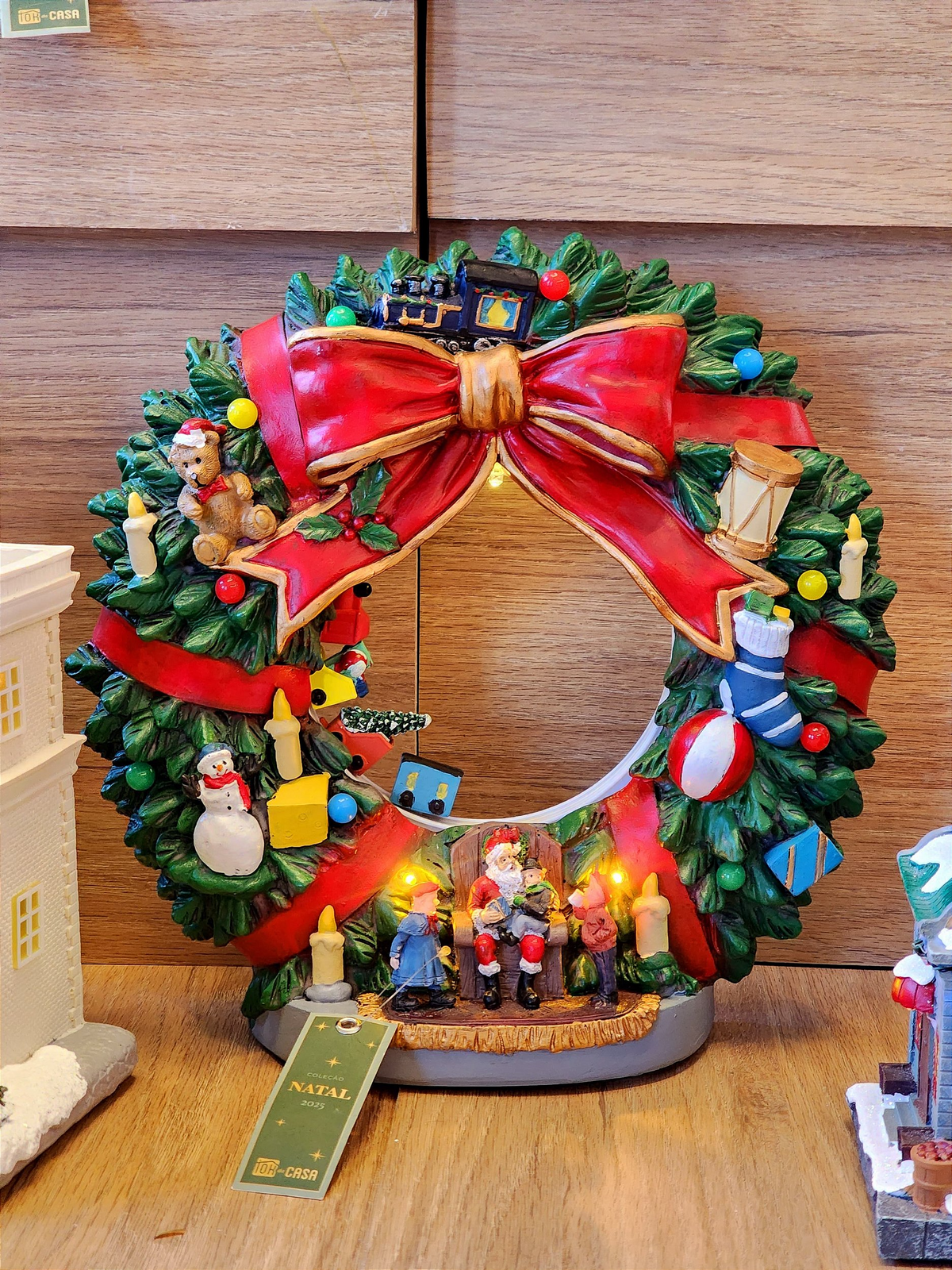 Cenário na guirlanda em resina 30cm