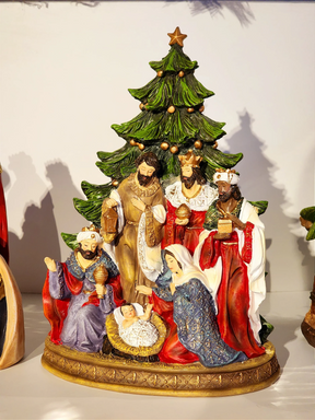 Presépio decorativo em resina com árvore 26cm