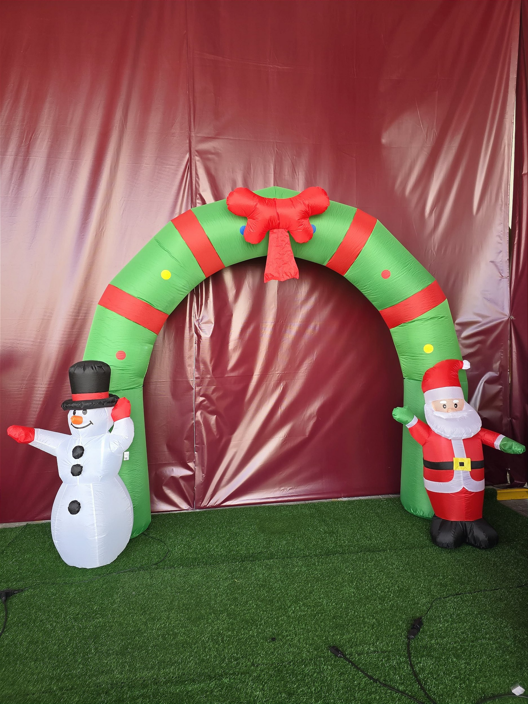 Portal com bonecos inflável com Led 2,50 x 3,10m