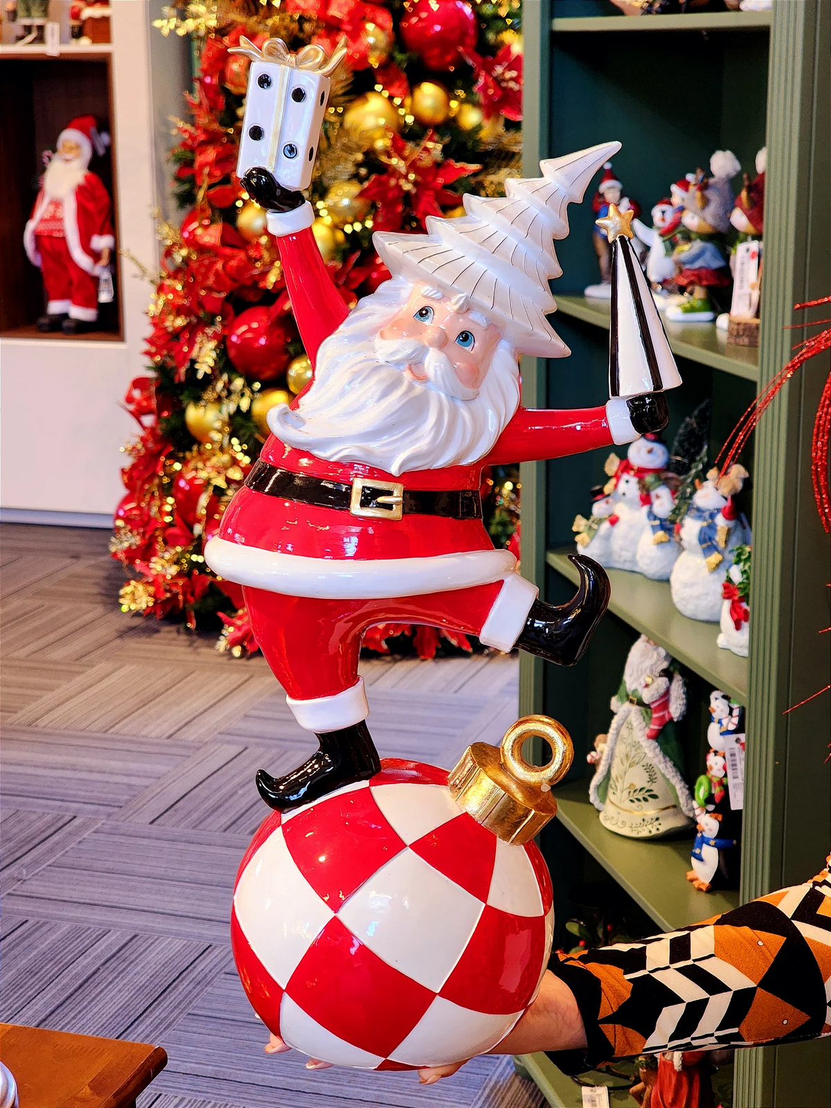 Papai Noel de luxo em resina vermelha 44cm