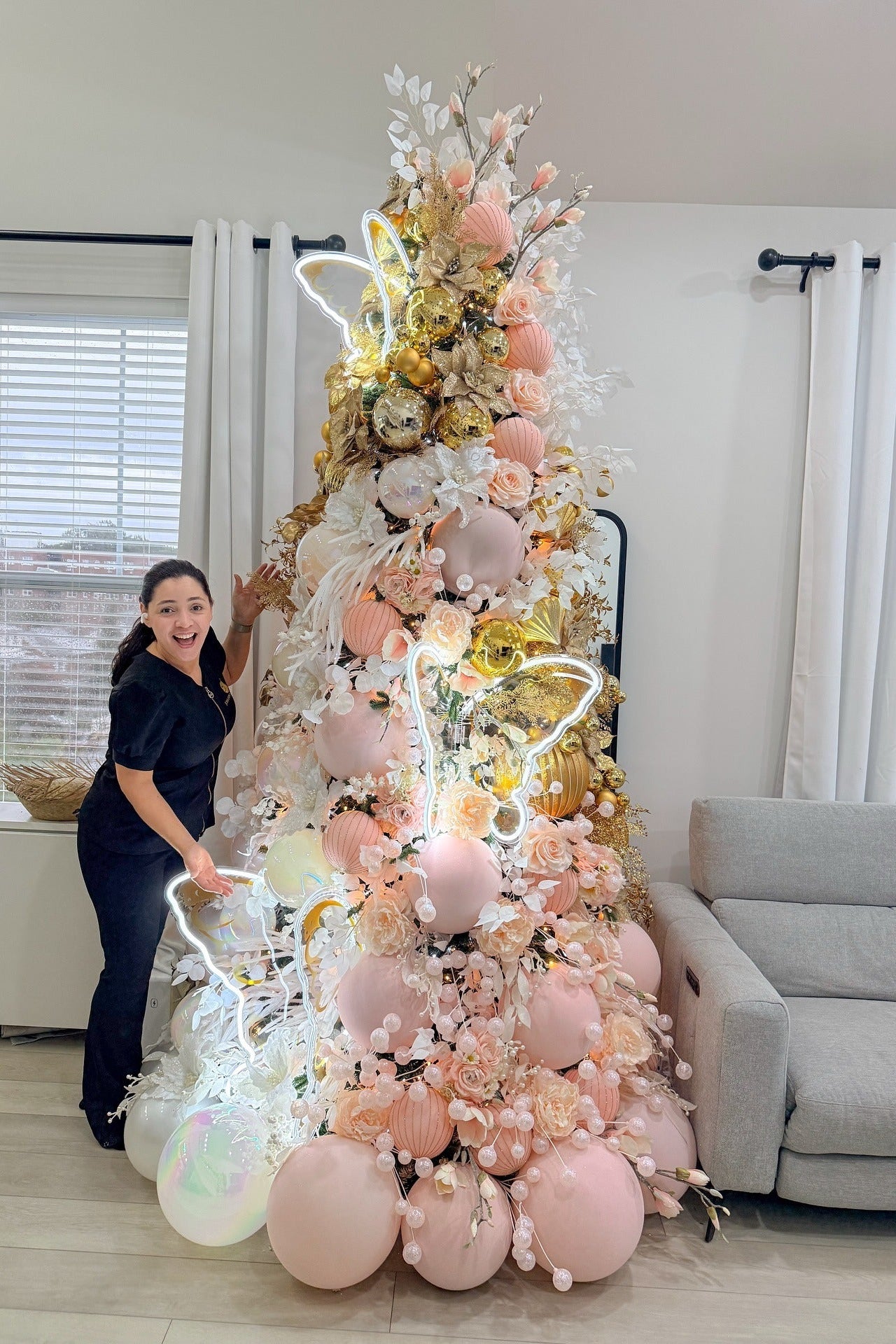 Árvore Rosé Luxo com Flores, Dourado & Borboletas de LED