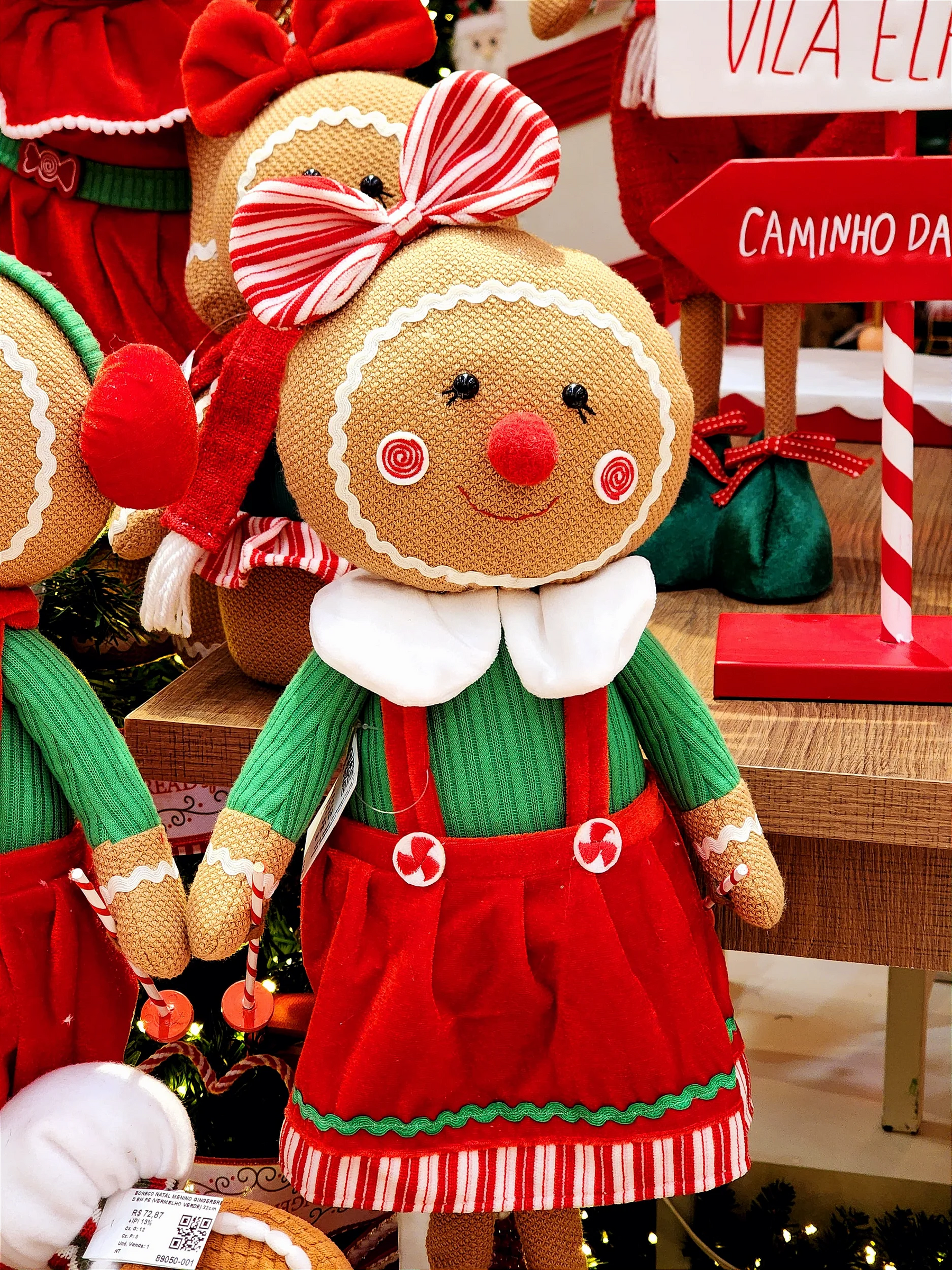 Boneco Menina vermelho e verde 61cm