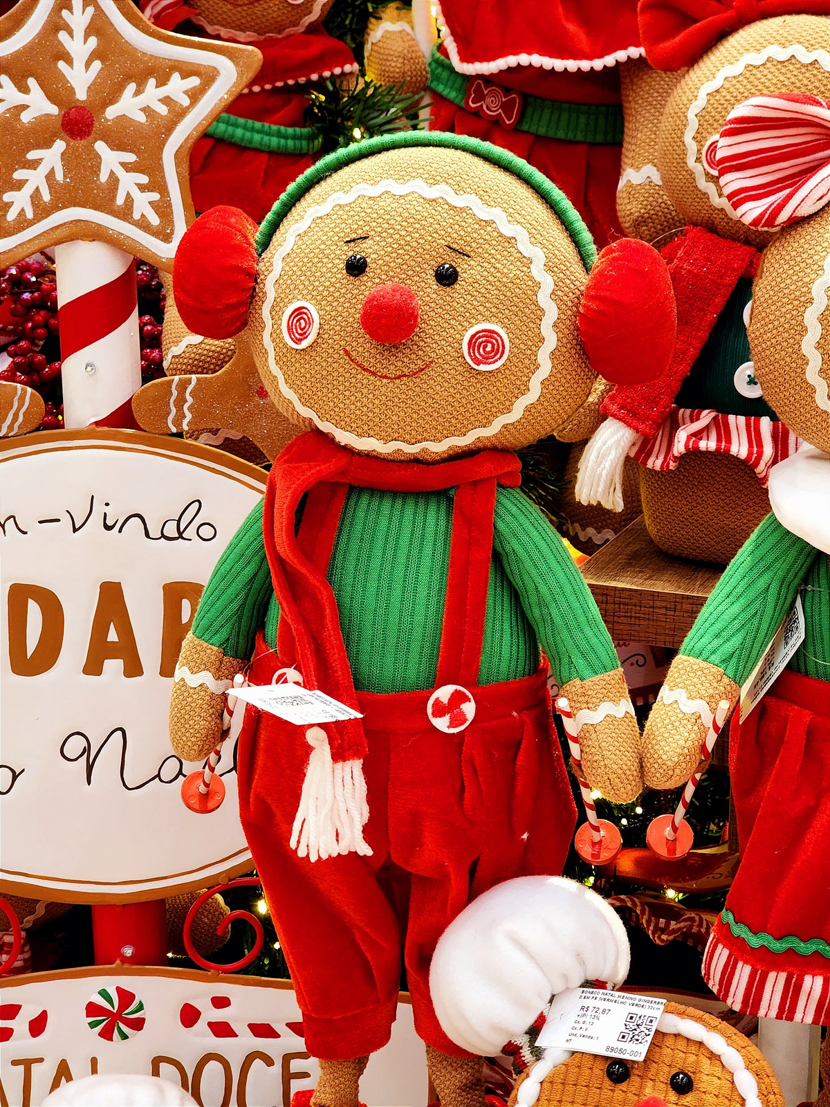 Boneco menino vermelho e verde 61cm