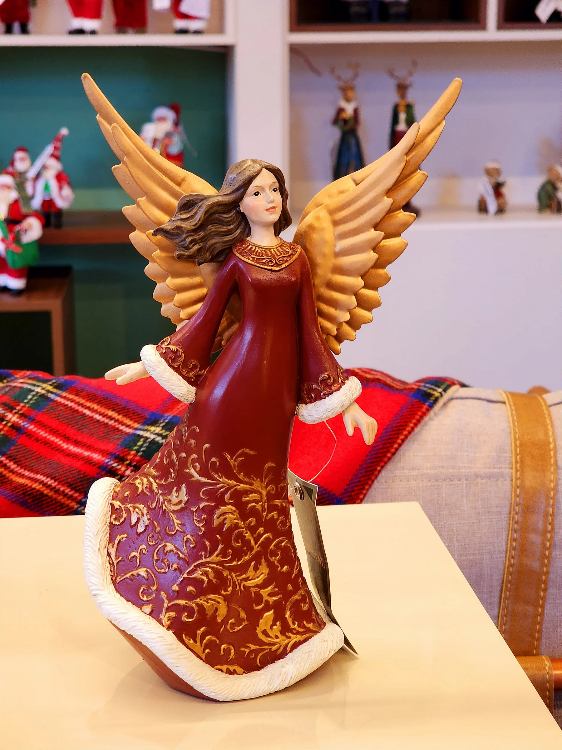 Anjo em resina Luxuosa vermelha 24cm