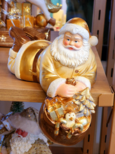 Papai Noel com presentes dourado e branco 14cm