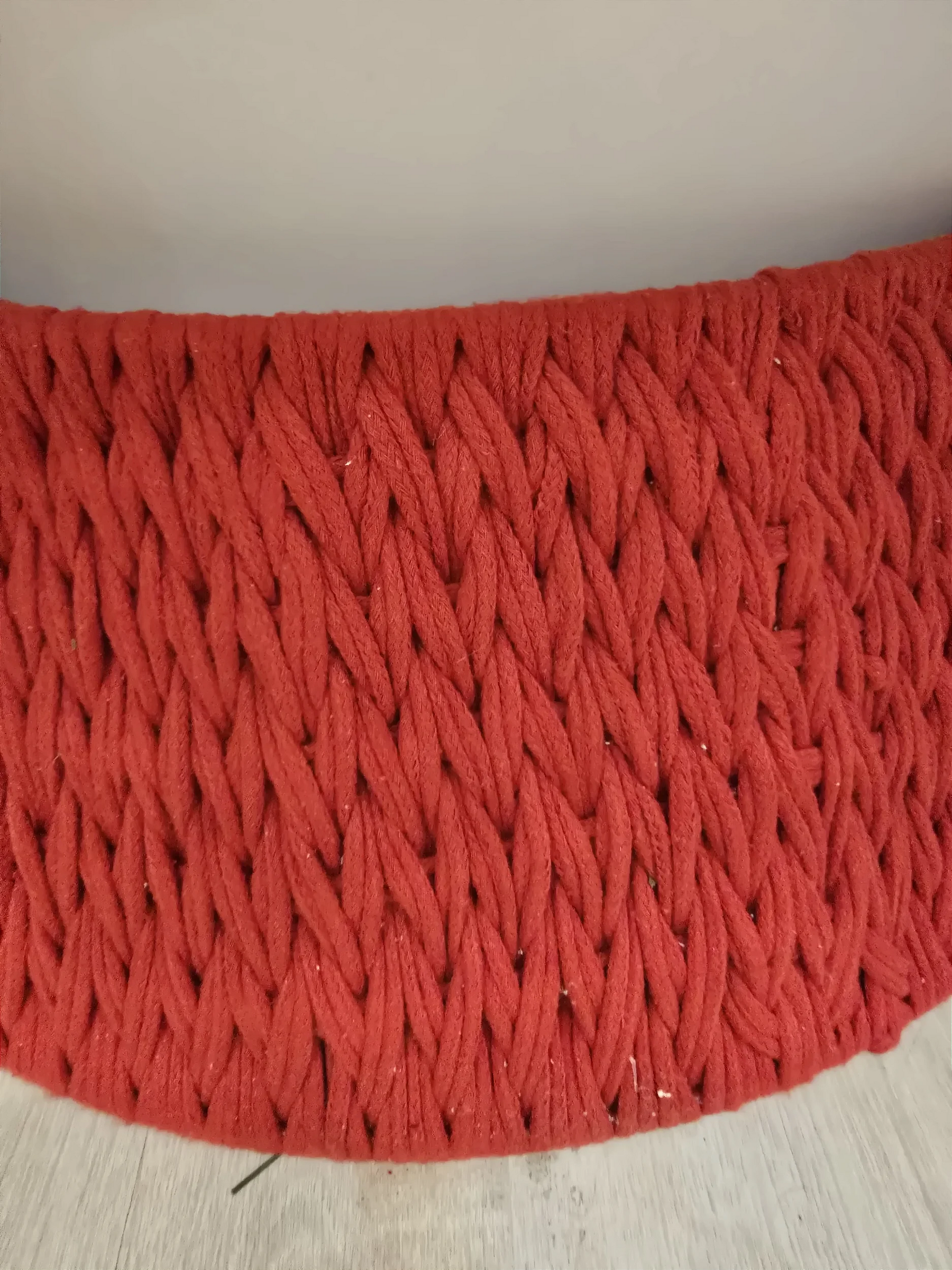 Saia Rígida para Árvore de Natal vermelha 67cm