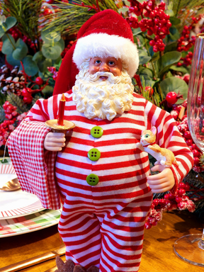 Papai Noel colecionável de pijama 28cm