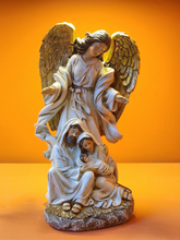 Anjo com sagrada família em resina 28cm