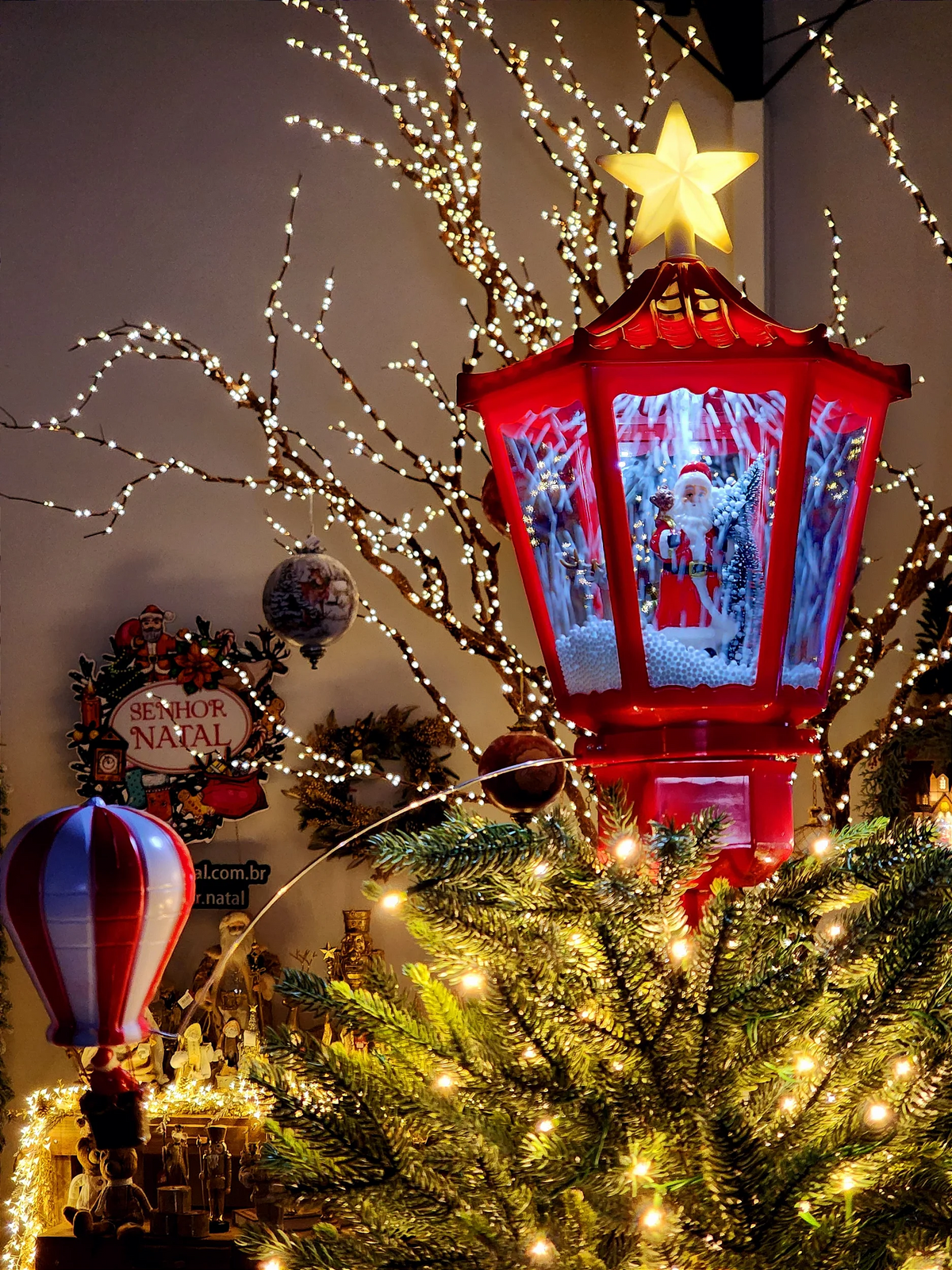 Ponteira para Árvore com globo de neve com movimentos do balão luz e som.