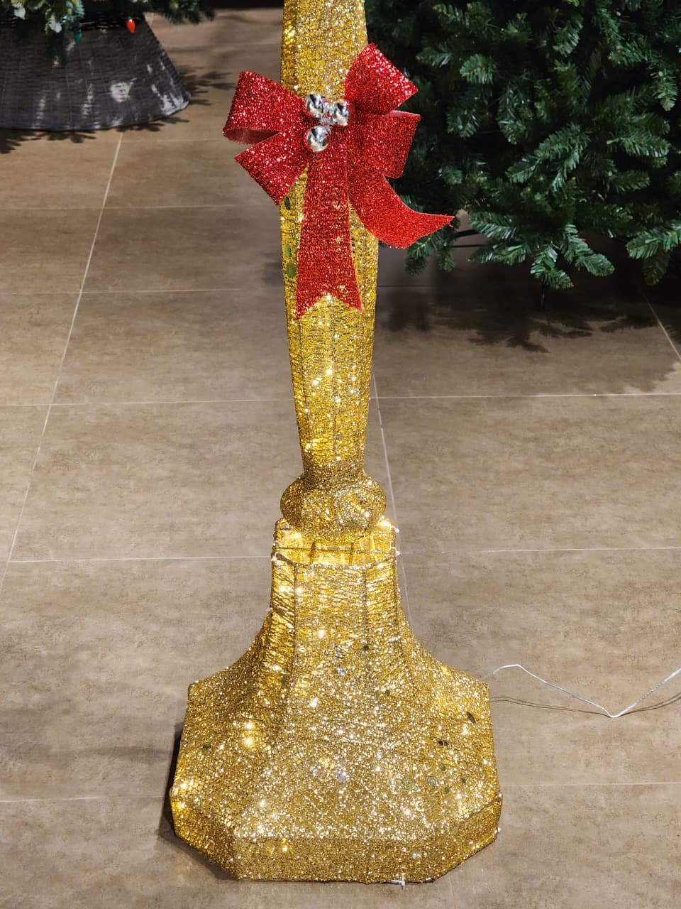 Poste Natalino Iluminado aramado dourado 1,75cm