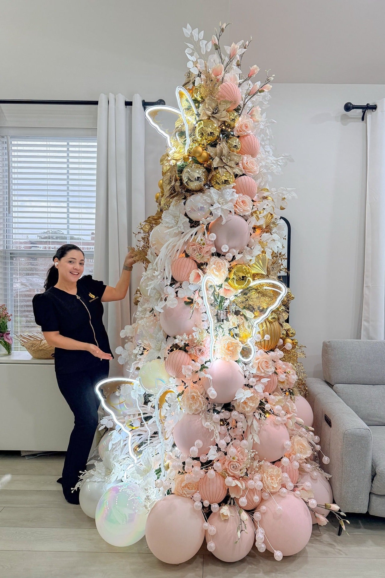 Árvore Rosé Luxo com Flores, Dourado & Borboletas de LED