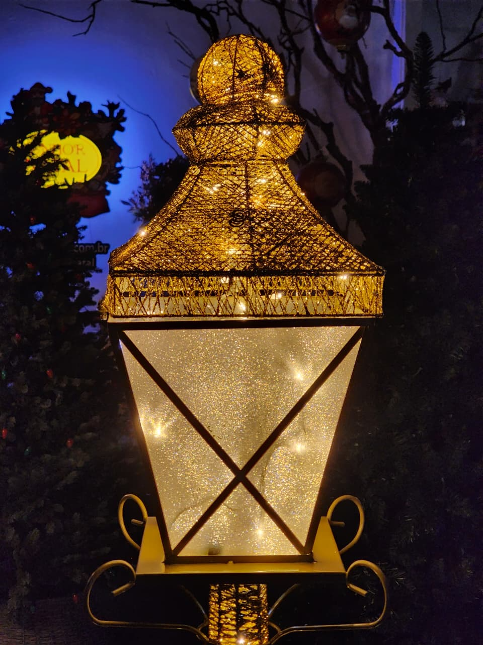 Poste Natalino Iluminado aramado dourado 1,75cm