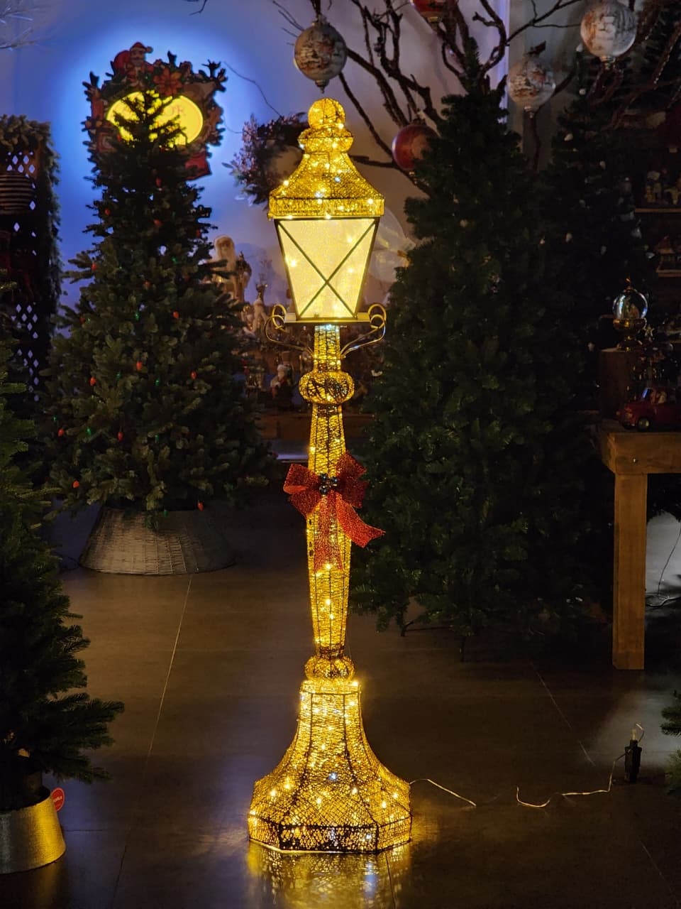 Poste Natalino Iluminado aramado dourado 1,75cm